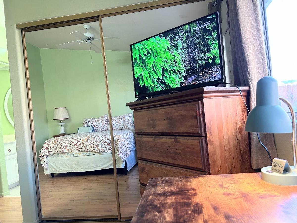 Vineyard Vista Suite With Tv And Private Bathroom Hemet Εξωτερικό φωτογραφία