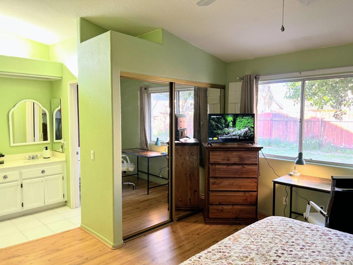 Vineyard Vista Suite With Tv And Private Bathroom Hemet Εξωτερικό φωτογραφία